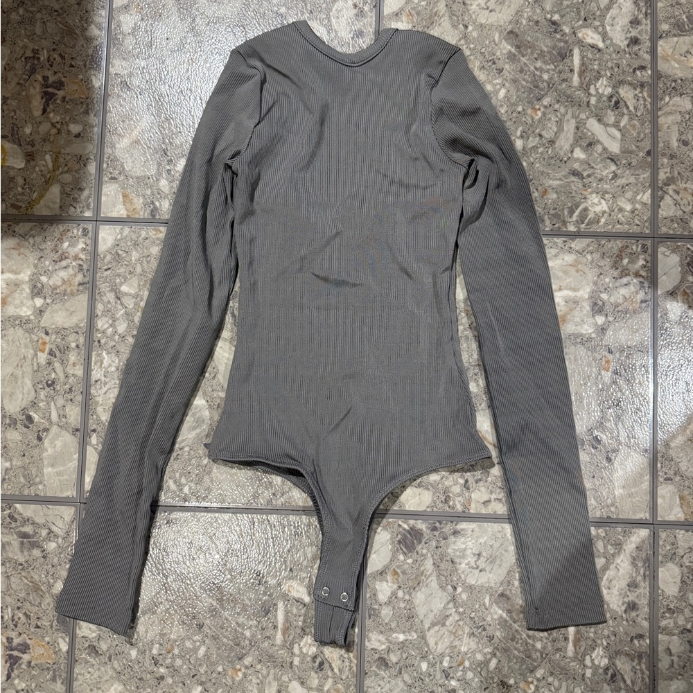 Goldsign Ribbed Stretch Long Sleeve Bodysuit Size Small Gray
